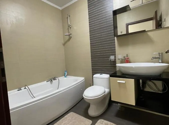 Sunny Two Apartment, Baneasa, Petrom City, Free Wi-fi And Underground Parking דירה